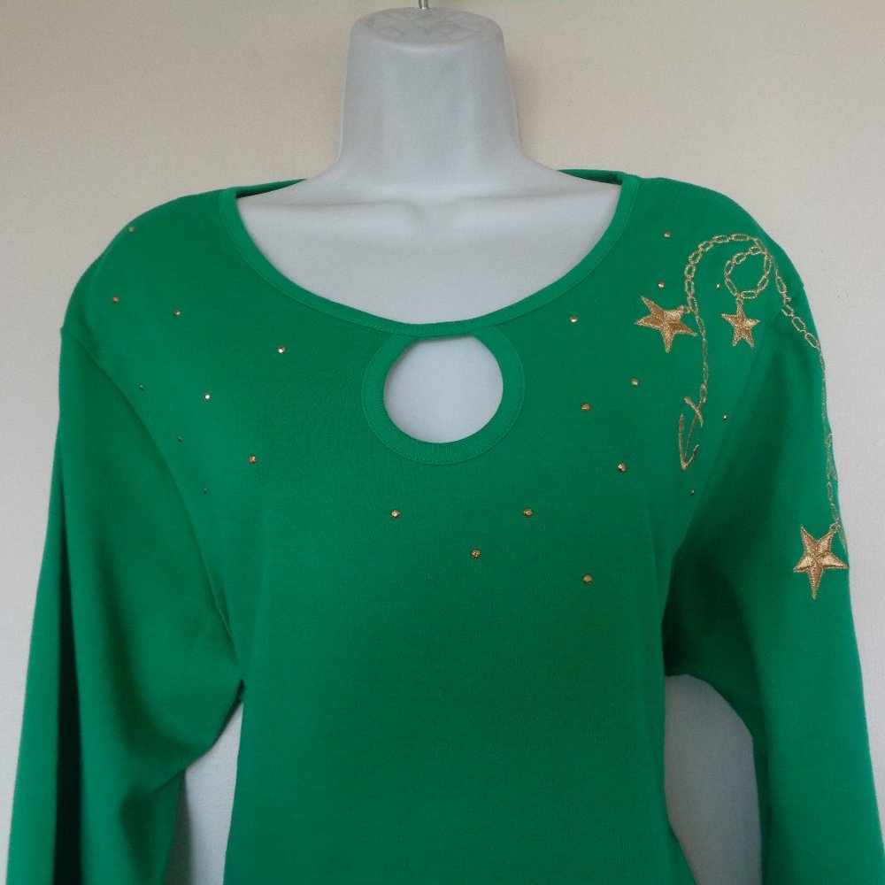Quacker Factory Green Beaded Star Anchor Top Large Keyhole Front
